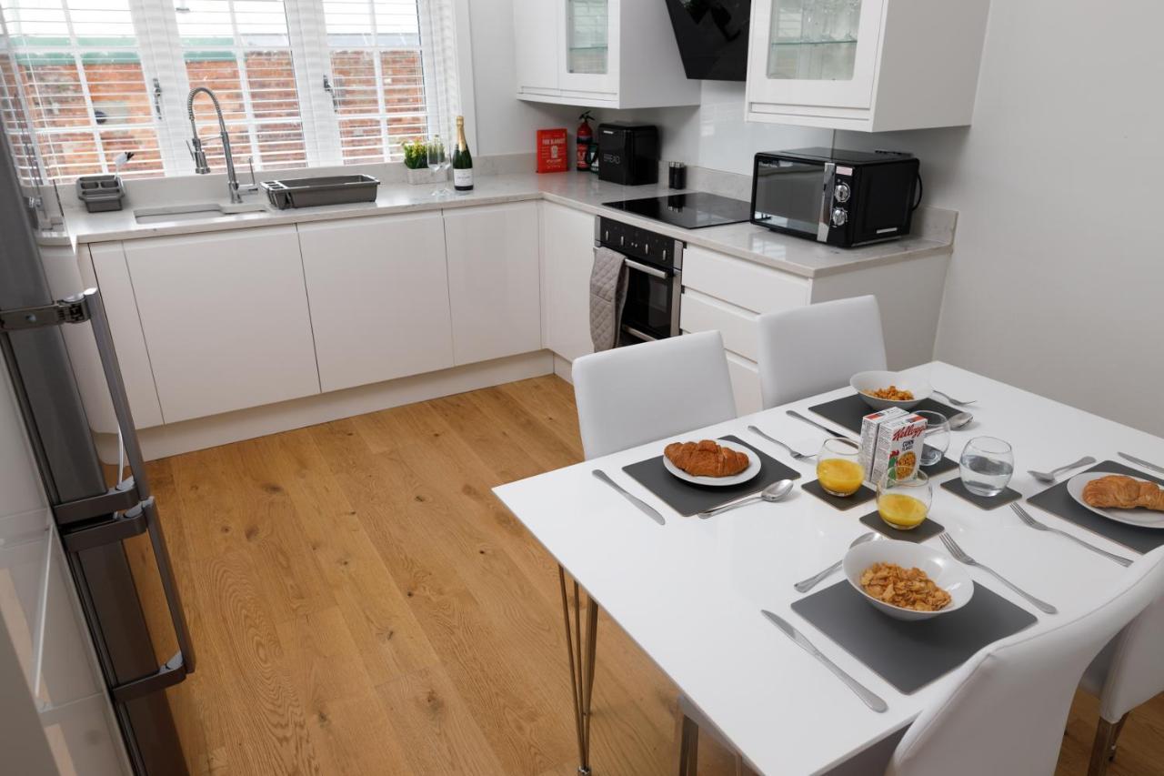 Apartment Modern 4br In Windsor, Near Marina And Thames *