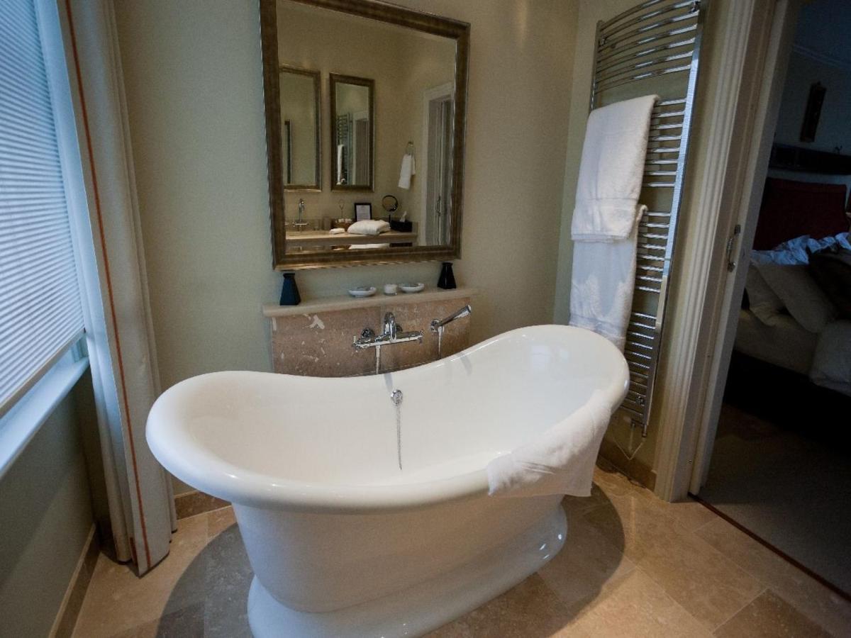 Gilbey's Bar, Restaurant & Townhouse 5*
