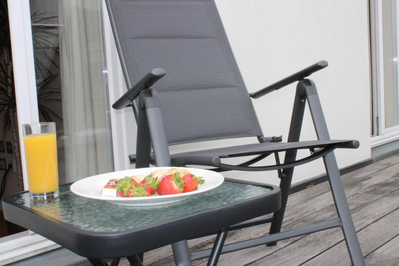 The Mulberry- Cliffordco Serviced Windsor, 1 Bedroom With Balcony And Free Parking Apartment