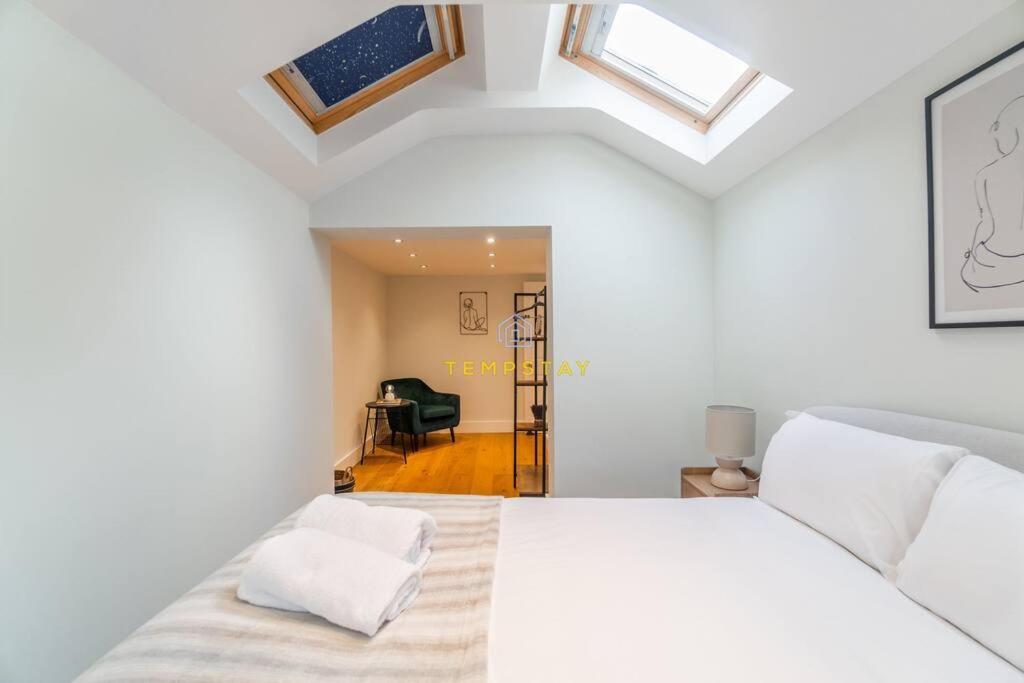 Stylish 3 Bed Cottage, Walk 2 Sights & High St Windsor