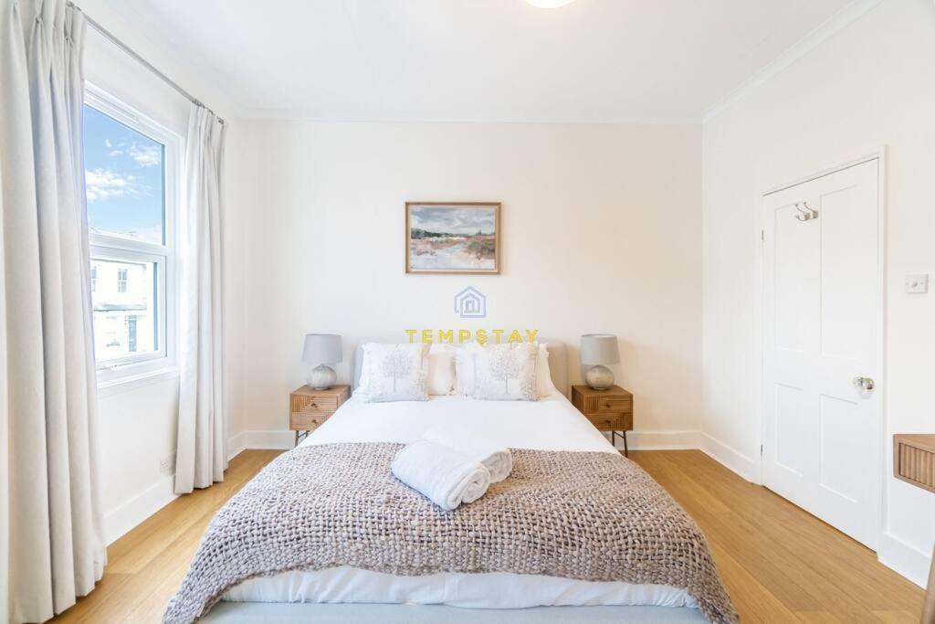 Stylish 3 Bed Cottage, Walk 2 Sights & High St * Windsor