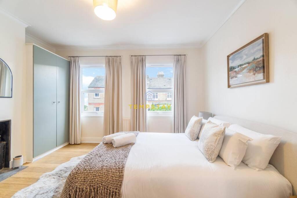 Stylish 3 Bed Cottage, Walk 2 Sights & High St *