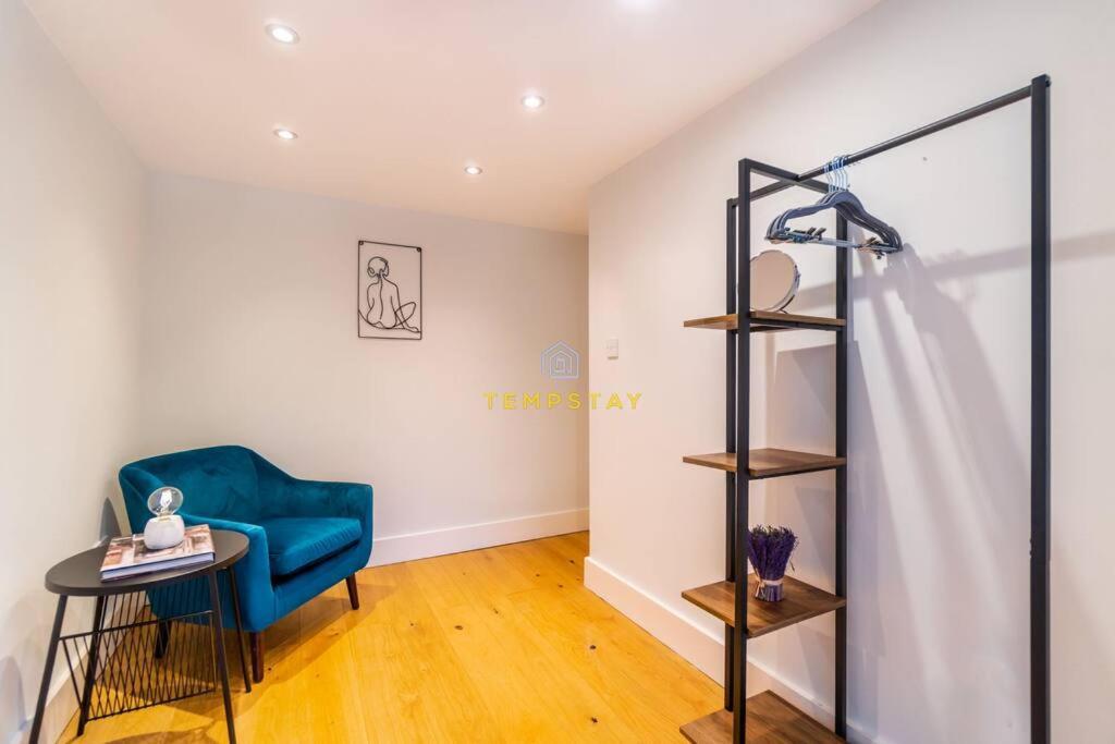 Stylish 3 Bed Cottage, Walk 2 Sights & High St Holiday home