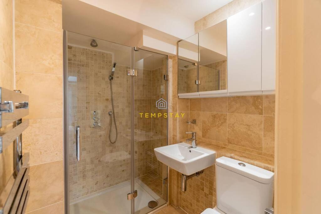 Stylish 3 Bed Cottage, Walk 2 Sights & High St Holiday home *