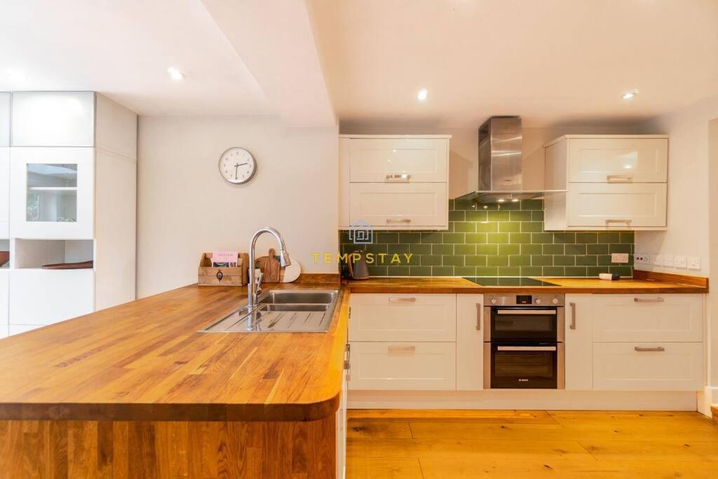 Stylish 3 Bed Cottage, Walk 2 Sights & High St *
