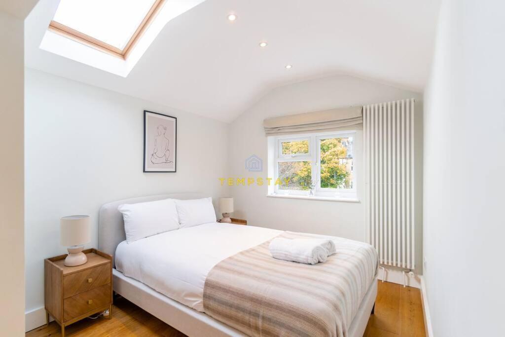 Stylish 3 Bed Cottage, Walk 2 Sights & High St * Windsor