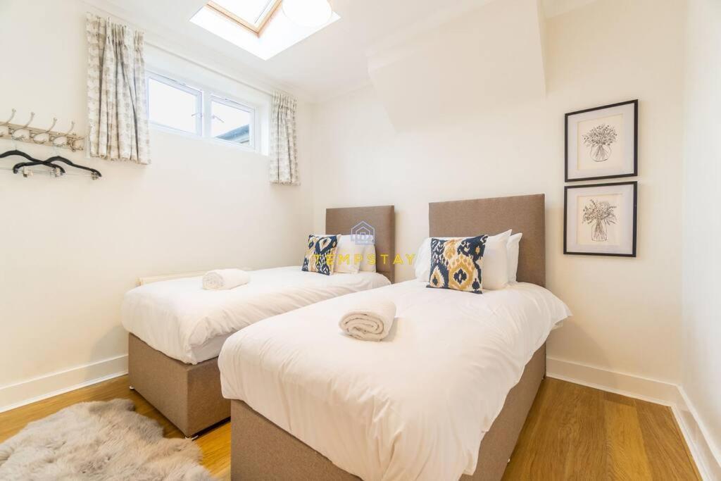Stylish 3 Bed Cottage, Walk 2 Sights & High St Holiday home Windsor
