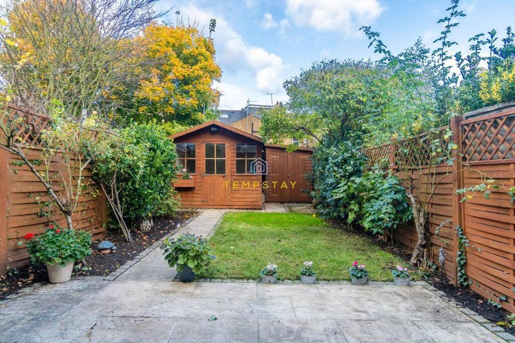 Stylish 3 Bed Cottage, Walk 2 Sights & High St Holiday home Windsor