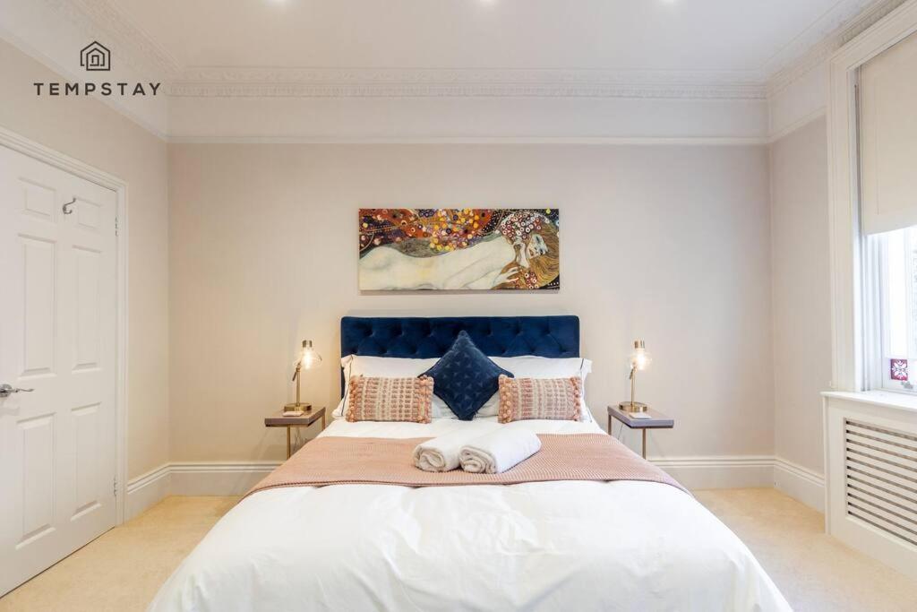 5 Min To Castle & Shops - Charming Character Apartment