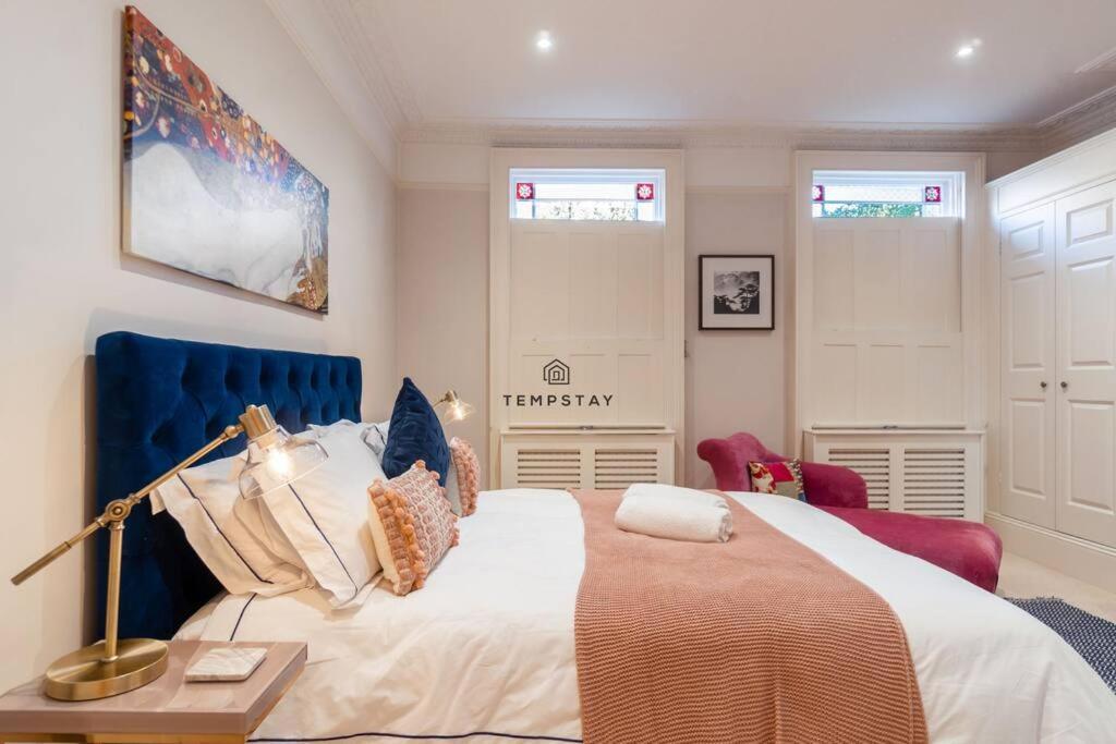 5 Min To Castle & Shops - Charming Character Apartment