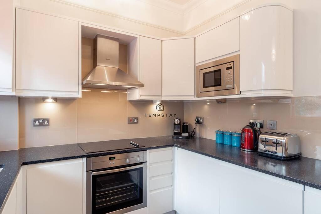 5 Min To Castle & Shops - Charming Character Apartment *