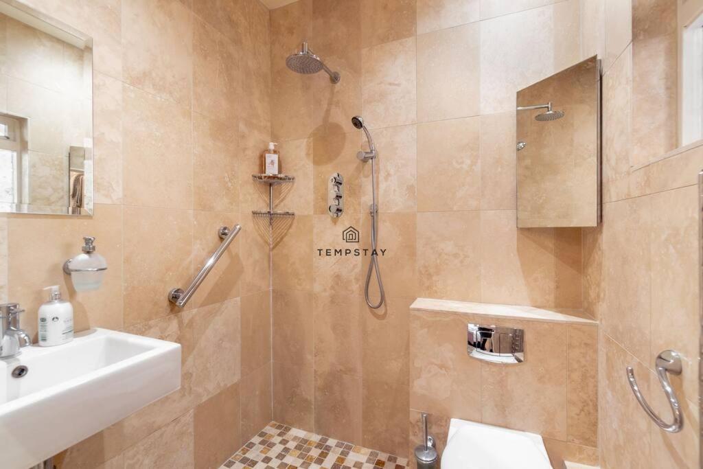 Apartment 5 Min To Castle & Shops - Charming Character Windsor