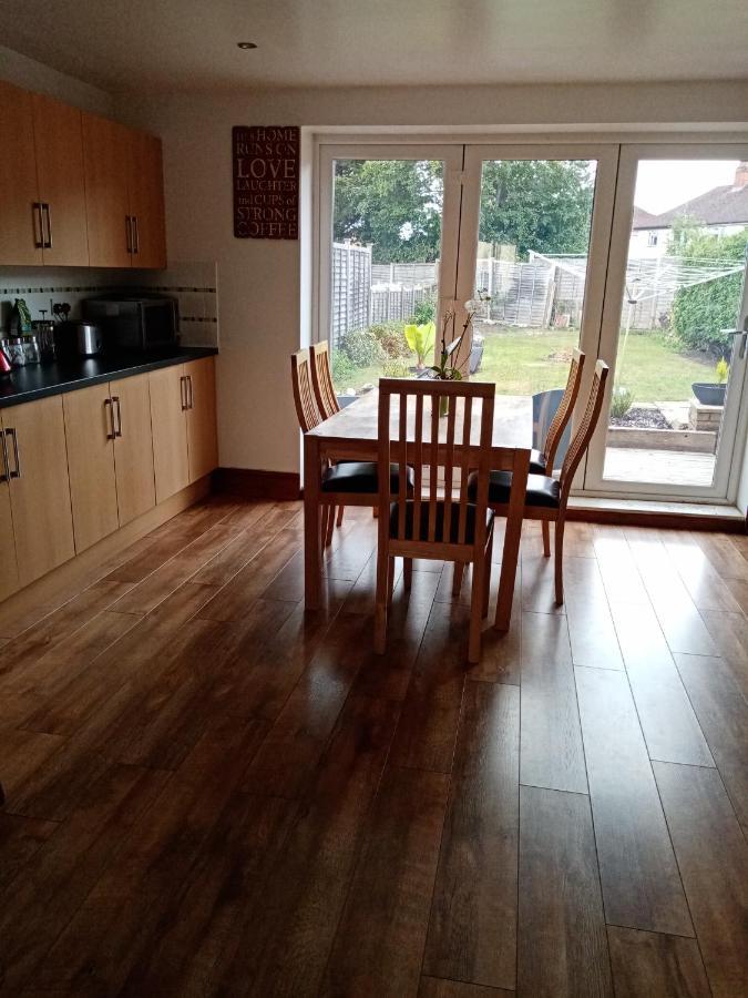 Comfy 3 Bed House Near Castle And Legoland