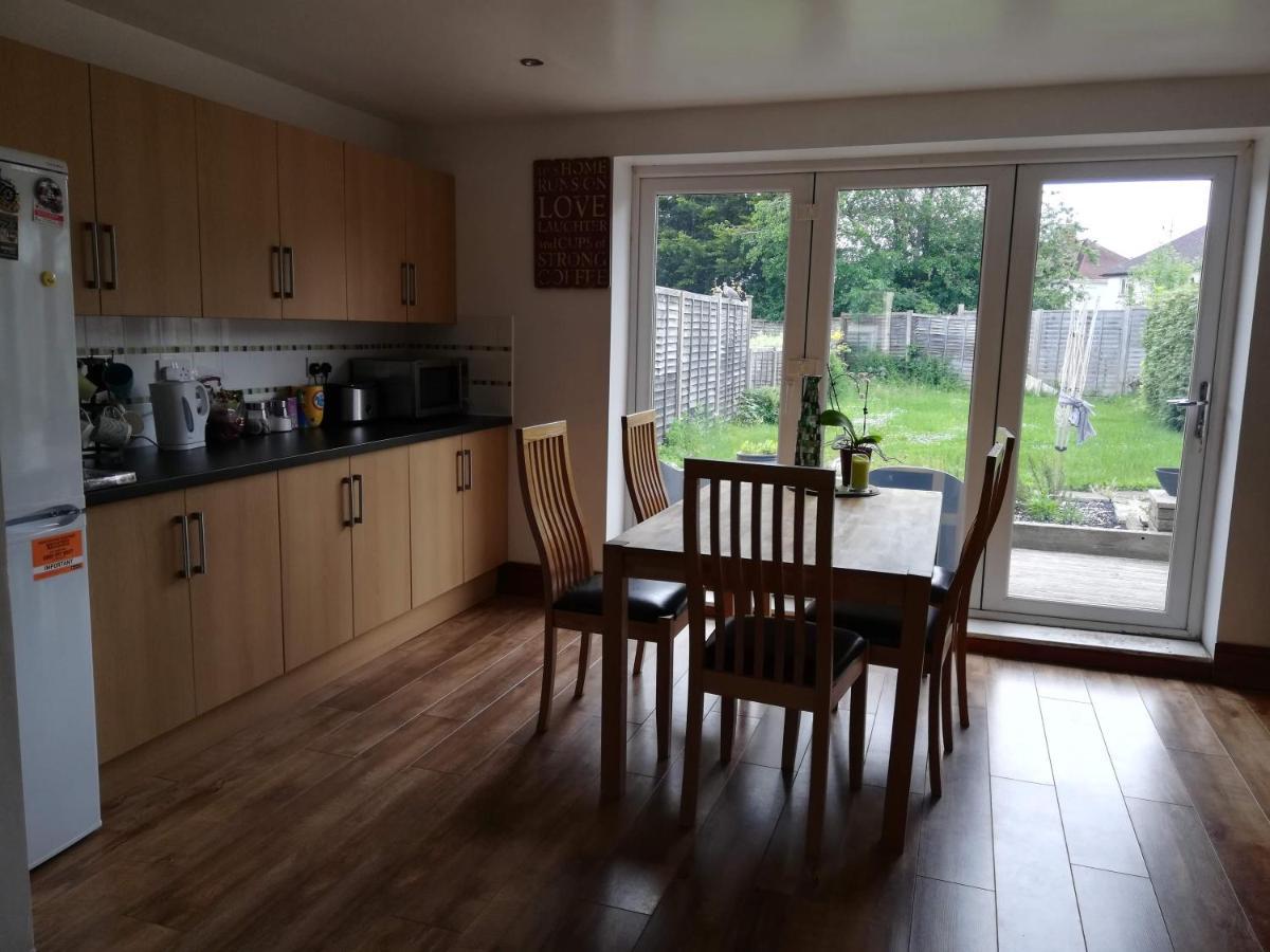 Comfy 3 Bed House Near Castle And Legoland *