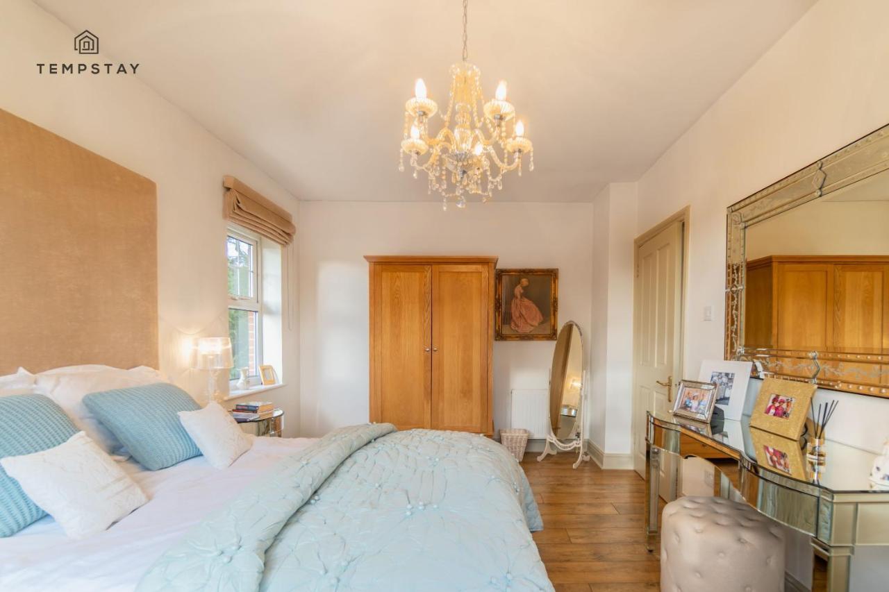 Holiday home Luxury - Windsor, Gated Parking