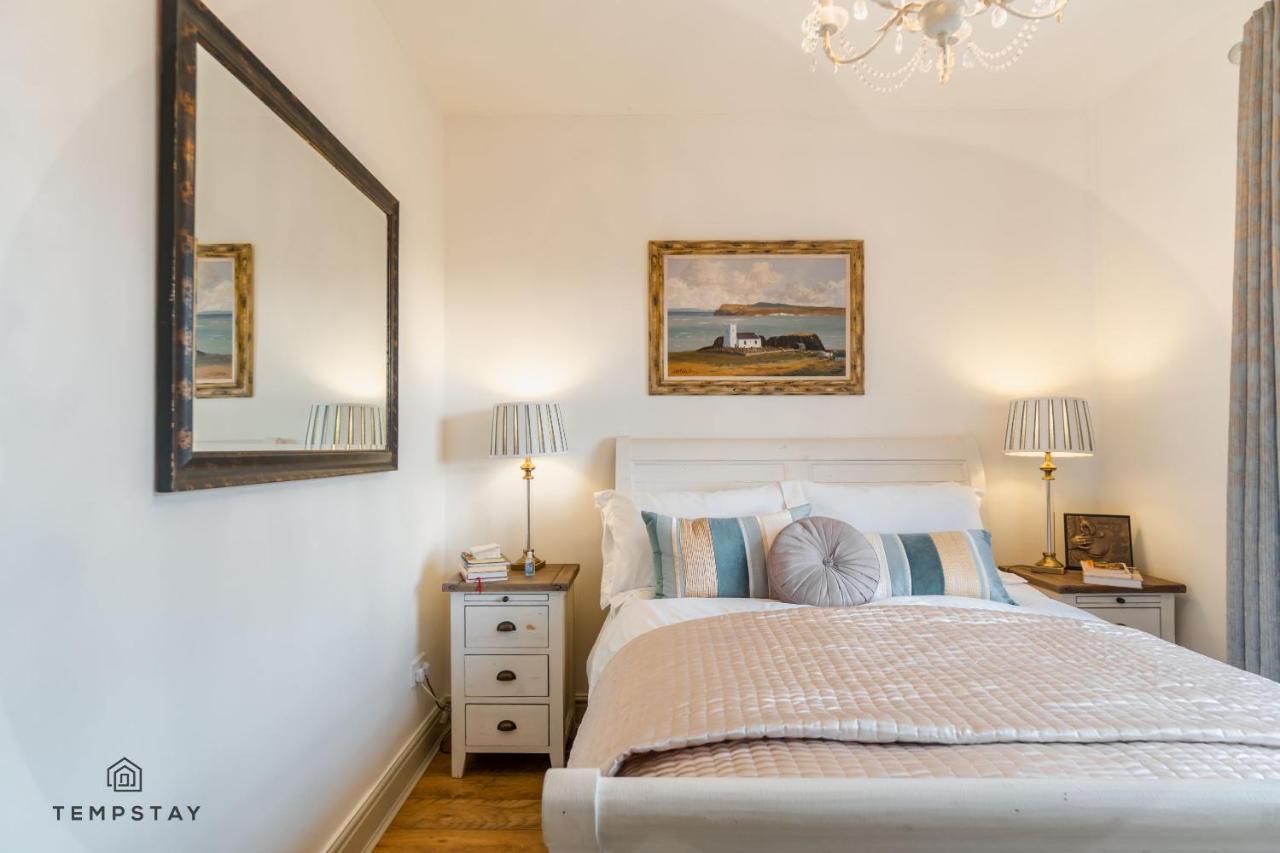 Luxury - Windsor, Gated Parking Holiday home *