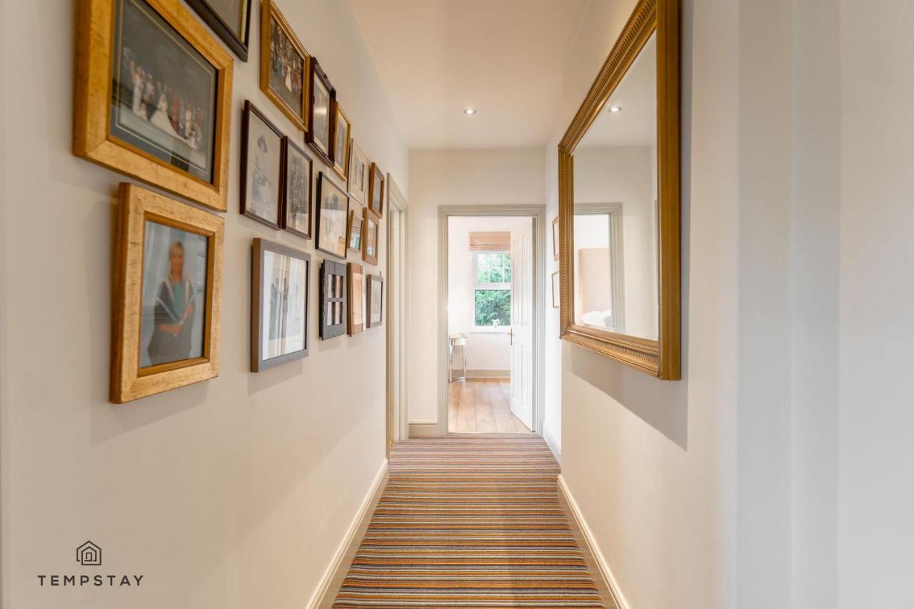 Holiday home Luxury - Windsor, Gated Parking Windsor