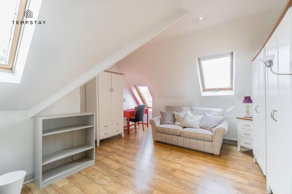 Holiday home Luxury - Windsor, Gated Parking Windsor