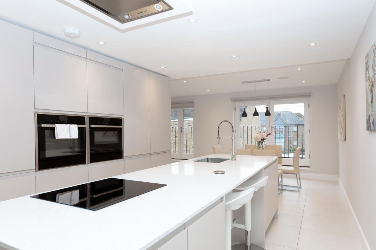 Stunning Town House With Parking Windsor