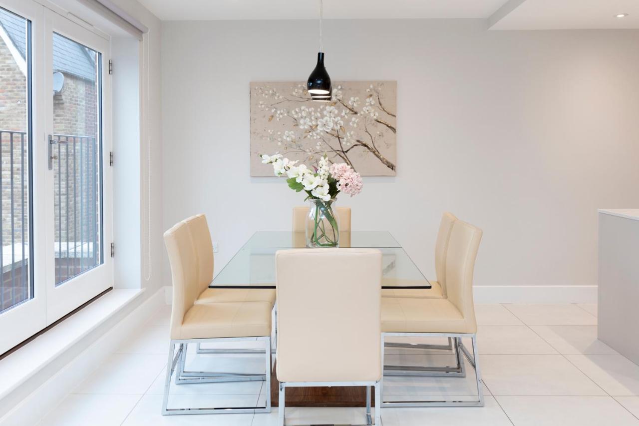 Stunning Town House With Parking