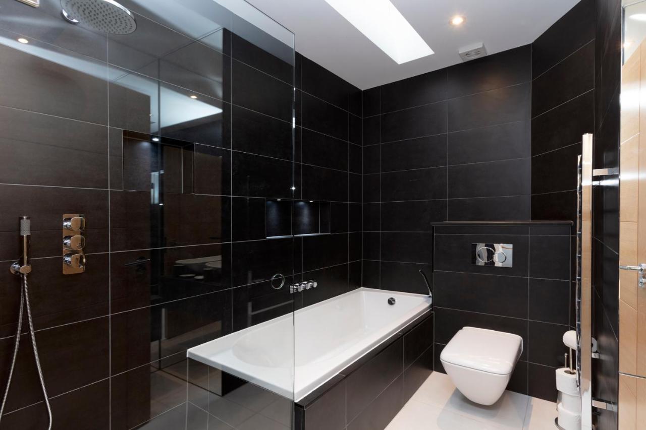 Stunning Town House With Parking * Windsor
