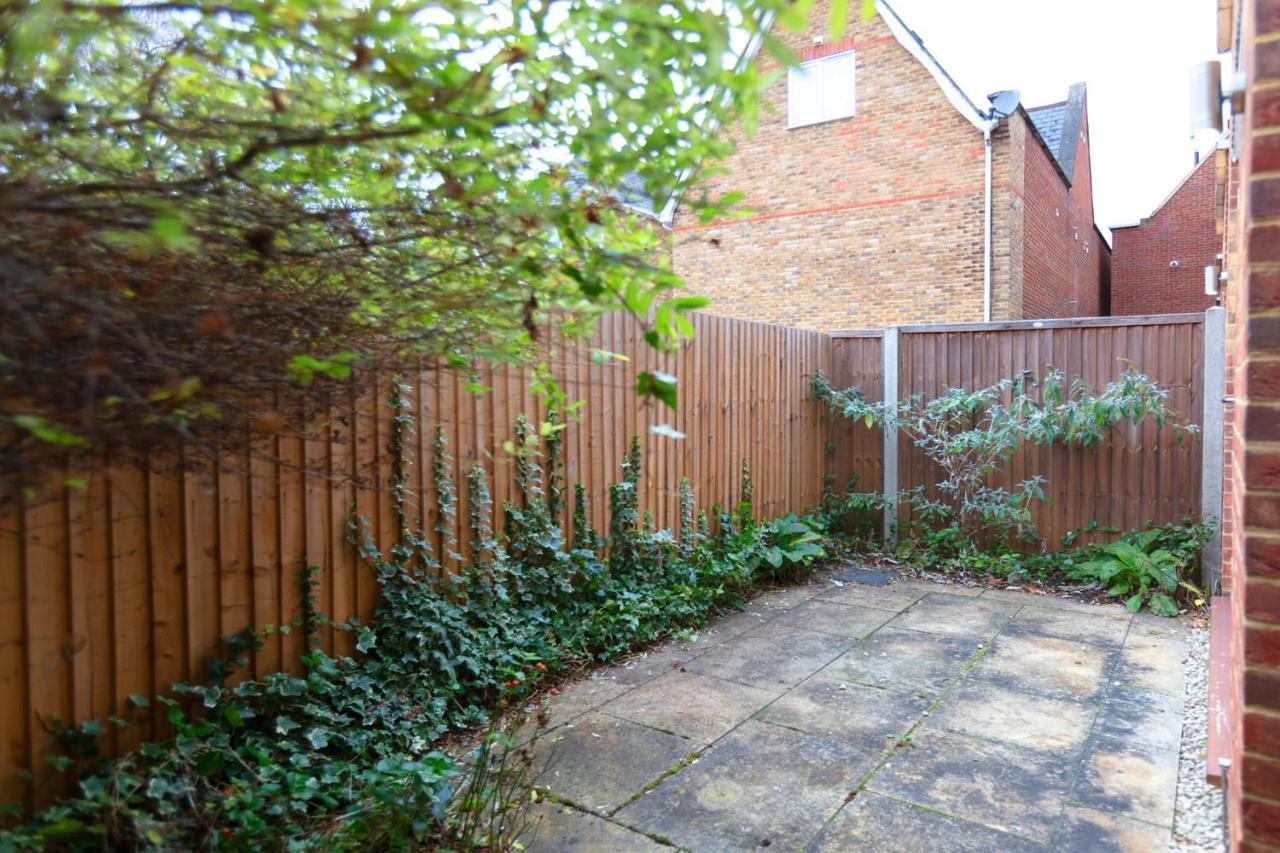 Holiday home Stunning Town House With Parking