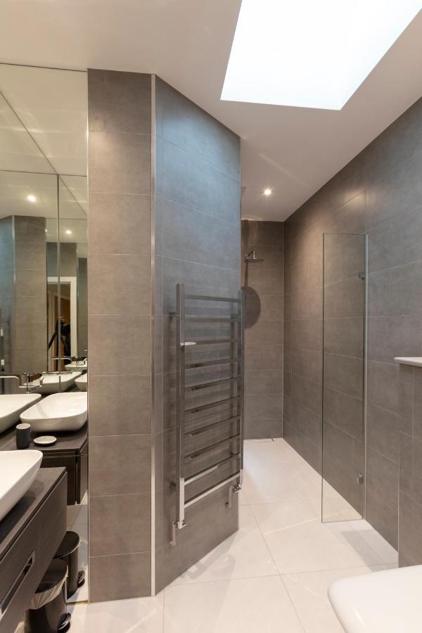 Stunning Town House With Parking