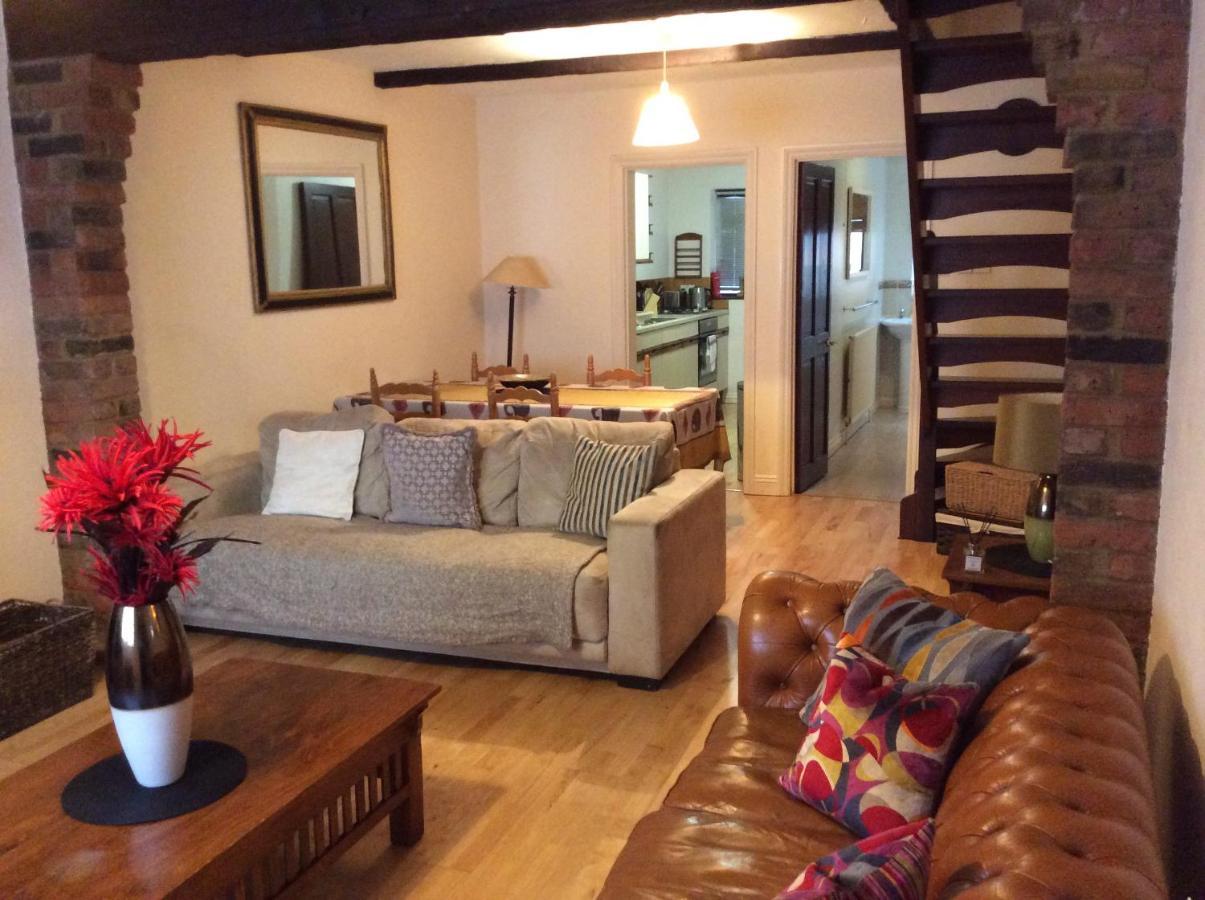 Cosy House Sleeps 4 *