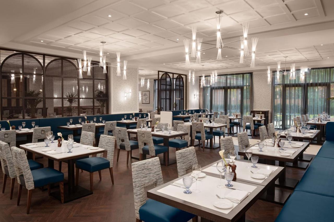 Fairmont Park Hotel