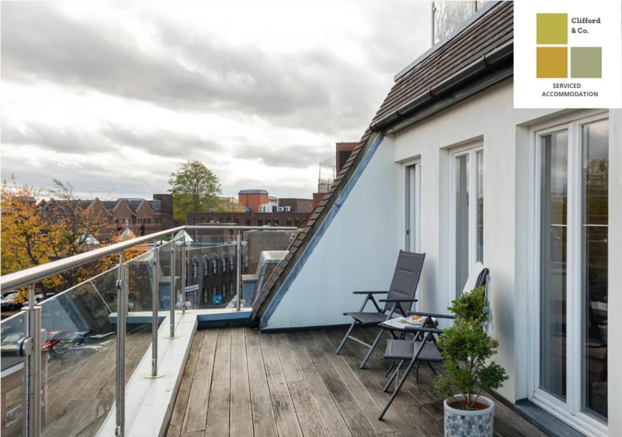 Apartment The Mulberry- Cliffordco Serviced Windsor, 1 Bedroom With Balcony And Free Parking