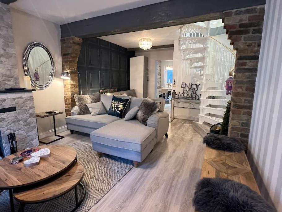 Holiday home Retreat In Shadow Of The Castle. *