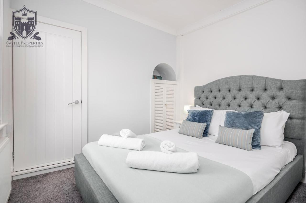 Castle Properties: The Sovereign 5 Bed Town House Apartment Windsor