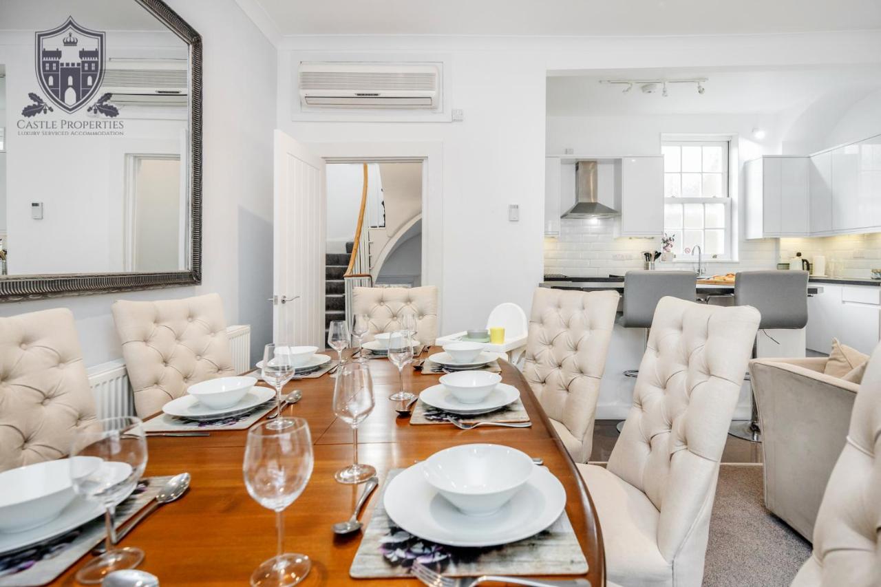 Apartment Castle Properties: The Sovereign 5 Bed Town House Windsor