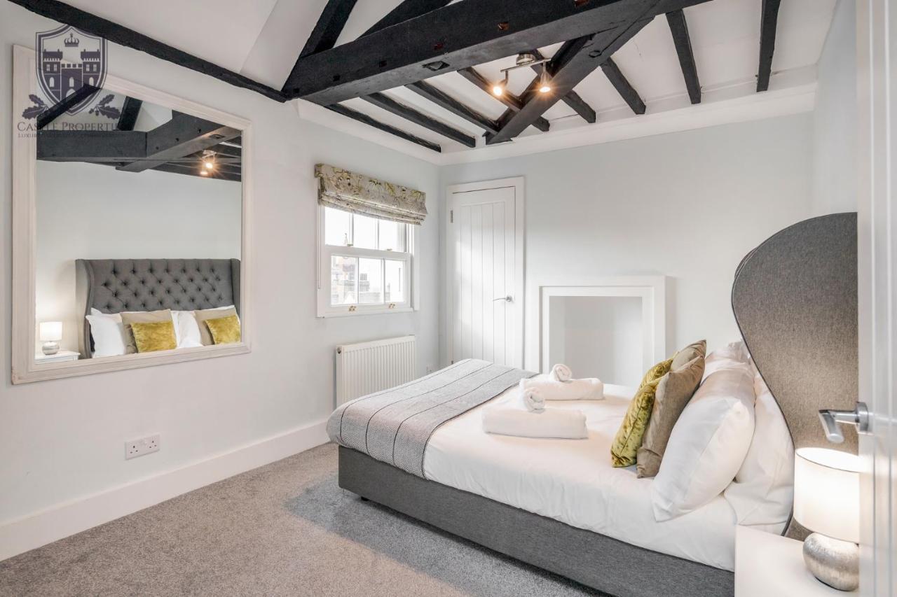 Castle Properties: The Sovereign 5 Bed Town House * Windsor