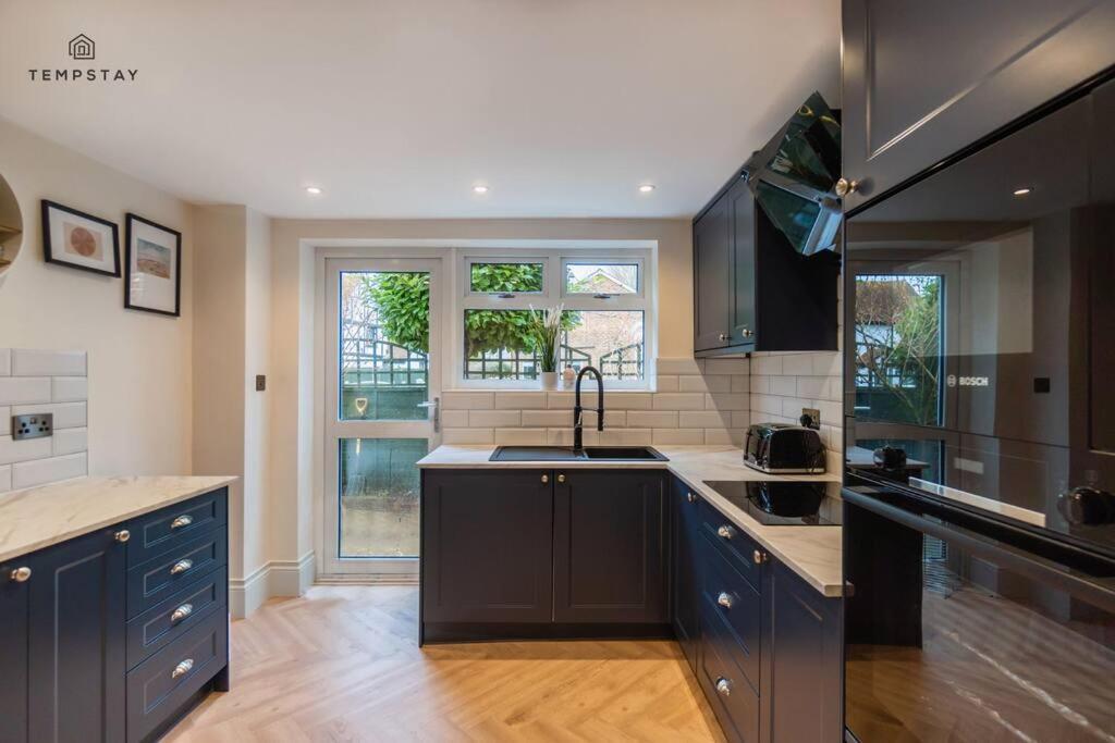Stylish With Free Parking - 10 Mins To Legoland!
