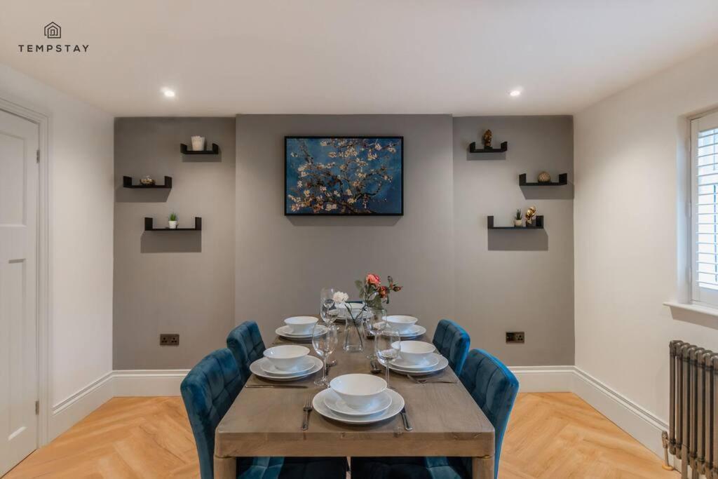 Apartment Stylish With Free Parking - 10 Mins To Legoland!