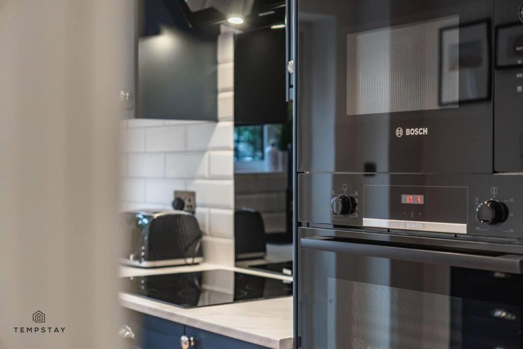 Stylish With Free Parking - 10 Mins To Legoland! *