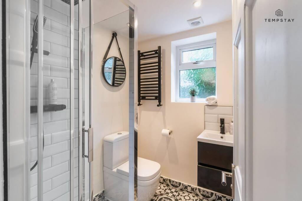 Stylish With Free Parking - 10 Mins To Legoland! * Windsor