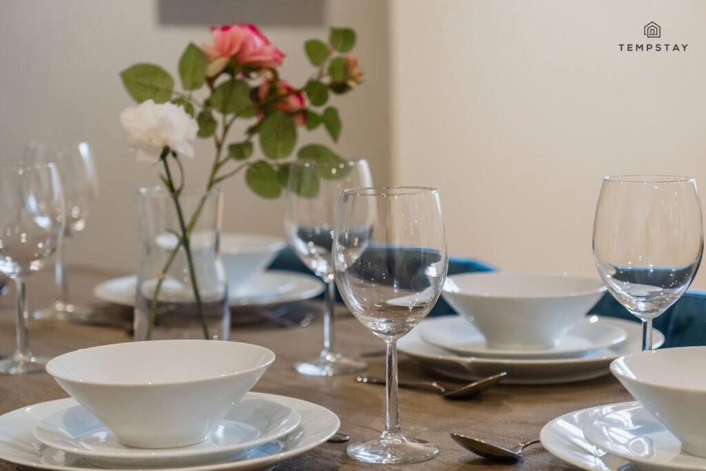 Apartment Stylish With Free Parking - 10 Mins To Legoland! *