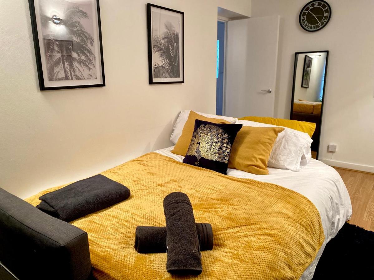 Apartment Entire Central With Free Parking! Windsor