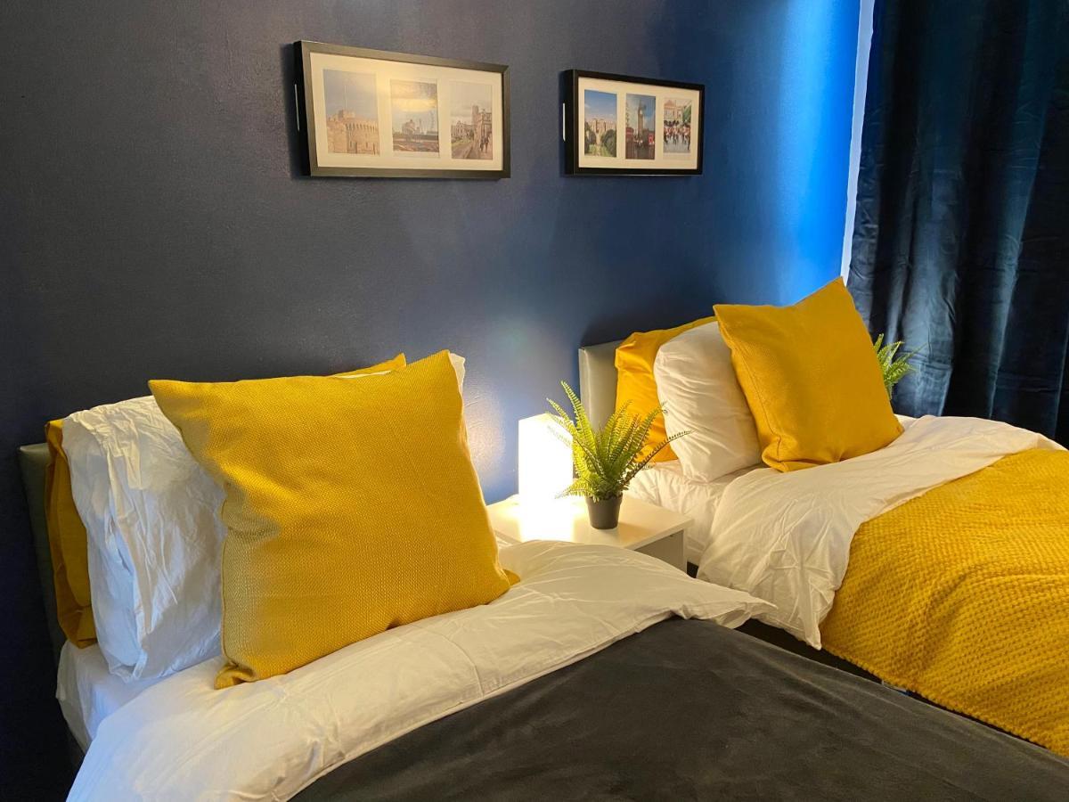 Apartment Entire Central With Free Parking! Windsor
