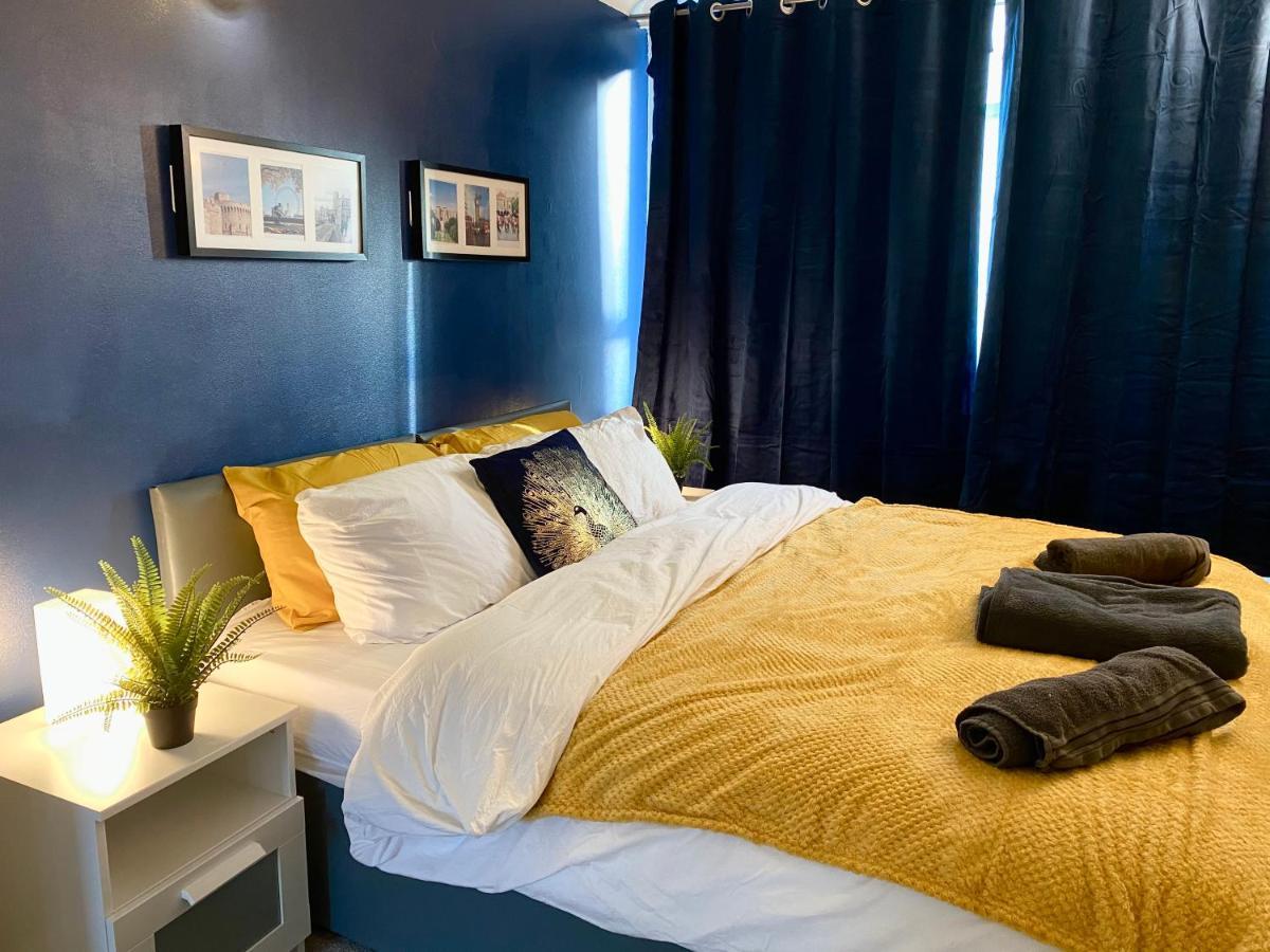 Apartment Entire Central With Free Parking! Windsor