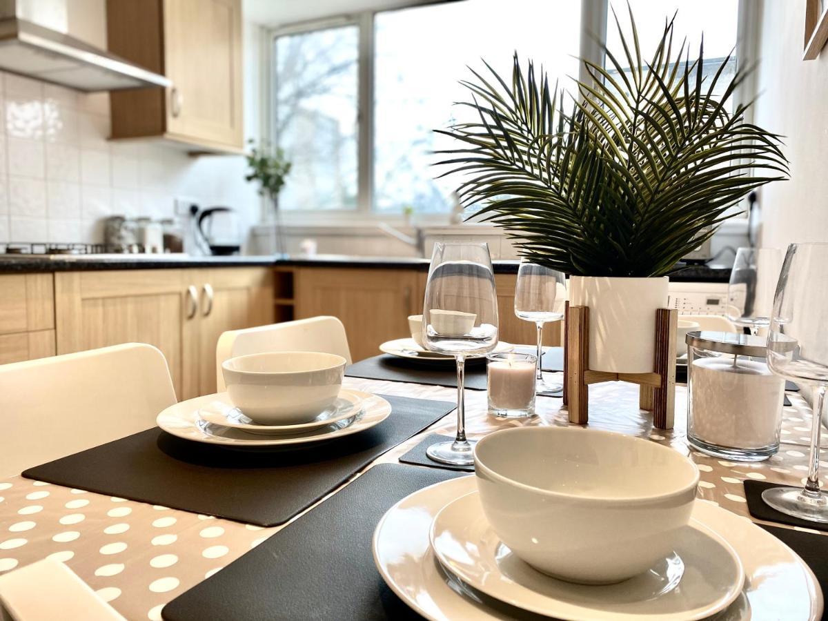 Entire Central With Free Parking! Apartment
