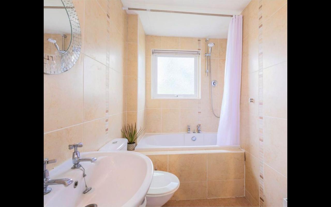 Apartment Windsor, Entire House, Free Parking, 64Mbps, Legoland&Thorpe Park