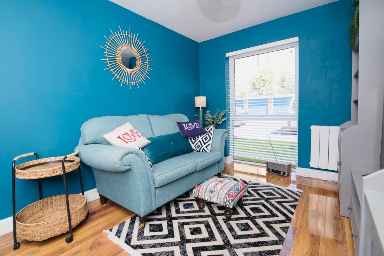 Aston Henry James Stunning One Bedroom In Royal Apartment *