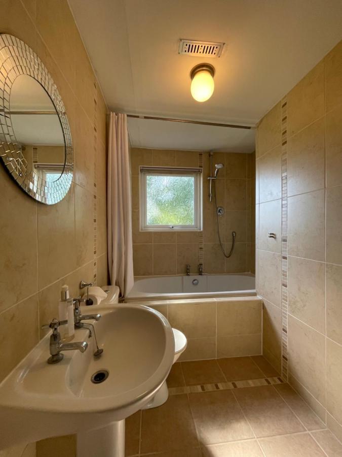 Apartment Windsor, Entire House, Free Parking, 64Mbps, Legoland&Thorpe Park *