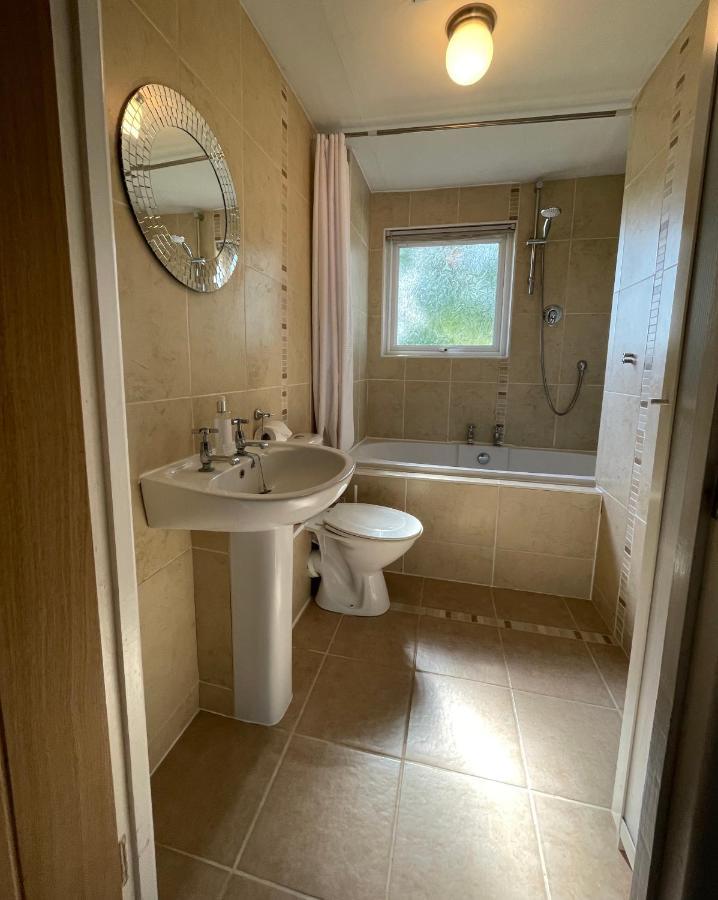 Windsor, Entire House, Free Parking, 64Mbps, Legoland&Thorpe Park *