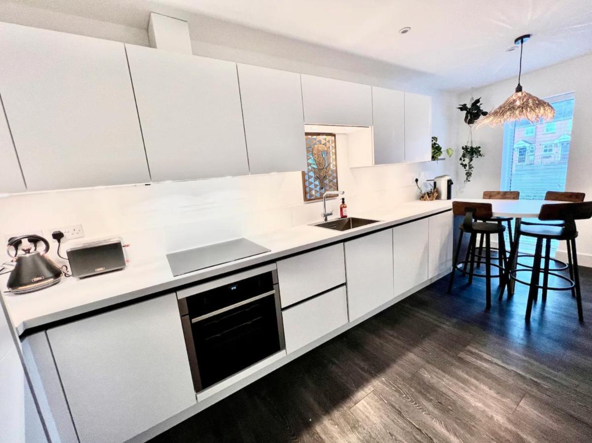 Windsor, Legoland, Ascot & Racecourse Sleeps 2 Apartment *