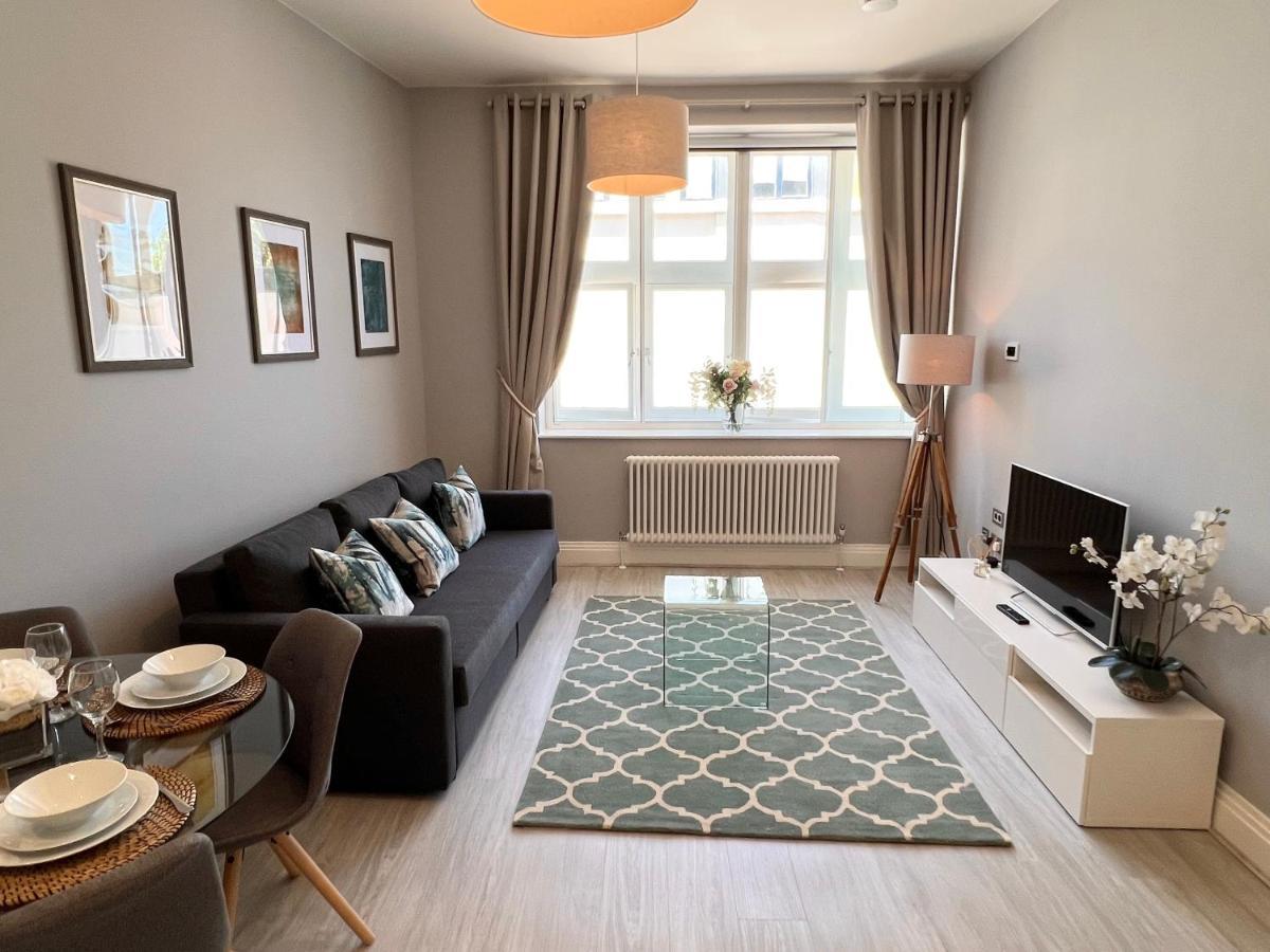 Urban Living's - Castle Luxury *