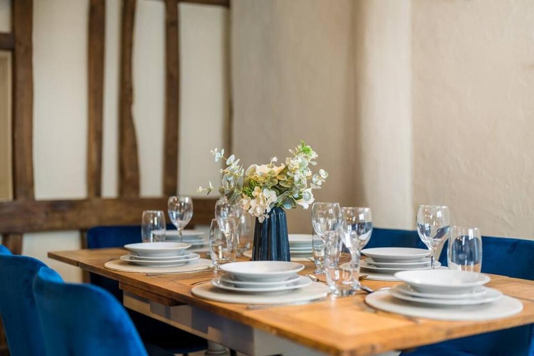Characteristic 4 Bed In The Heart Of Apartment *